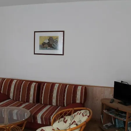 Zentral Im Gruenen アパート ツィッタウ