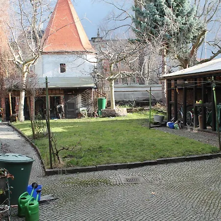 Zentral Im Gruenen ツィッタウ